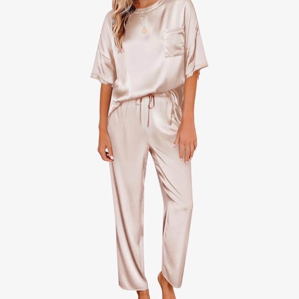 NWT Ekouaer Champagne Satin Silky Pajamas , Size M
